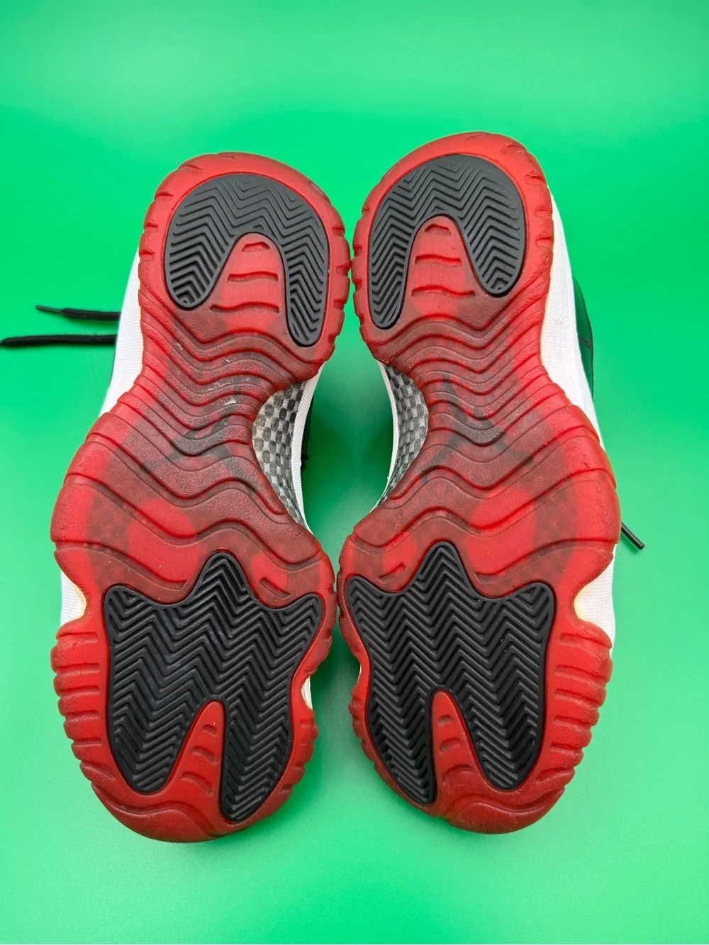 Jordan Air Jordan 11 Retro Low “Bred” Men’s Sneakers size 8.5